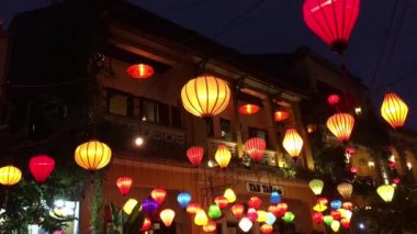 Hoi An Vietnam 'da gece vakti renkli fenerler.