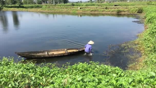 Caminatas Locales Estanque Con Barco Campo Hoi Vietnam — Vídeo de stock