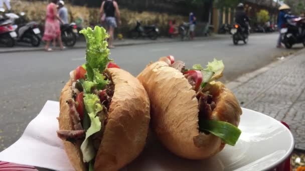 Banh Sandwich Hoi Vietnam — Video