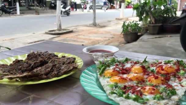 Banh Trang Kep Domuz Ciğeri Ezmeli Izgara Kek Bıldırcın Yumurtalı — Stok video