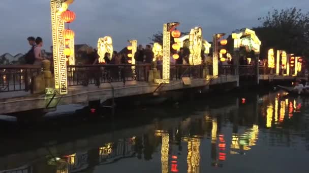 Мост Цау Хой Ночью Вьетнаме — стоковое видео