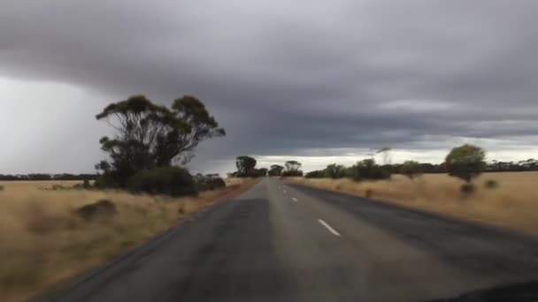 Conduciendo Por Oeste Australia Con Nubes Oscuras Iluminación — Vídeo de stock