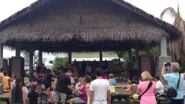 ラロトンガクック諸島の市場で踊る — ストック動画
