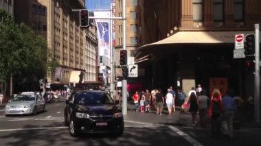 Caddeden Sydney Kulesi 'ne kadar eğik. Sidney, Avustralya.