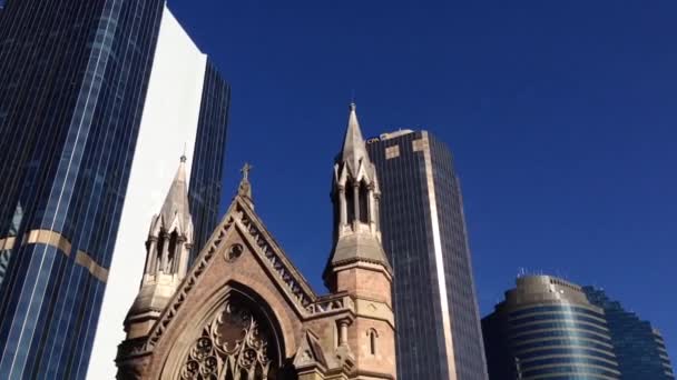 Centro Inclinación Iglesia Rascacielos Brisbane Australia — Vídeo de stock