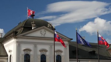 Bratislava Slovakya 'daki Başkanlar Sarayı' na (veya Grassalkovich) yakın durun.