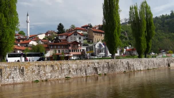 Río Miljacka Sarajevo Bosnia Herzegovina — Vídeos de Stock