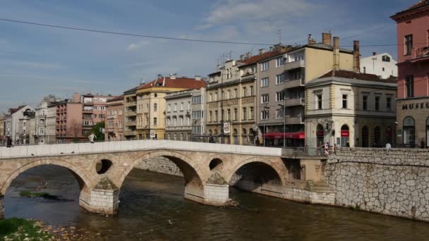 Latinský Most Historický Osmanský Most Přes Řeku Miljacku Sarajevu Bosna — Stock video