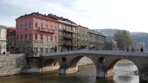 Latinský Most Historický Osmanský Most Přes Řeku Miljacku Sarajevu Bosna — Stock video