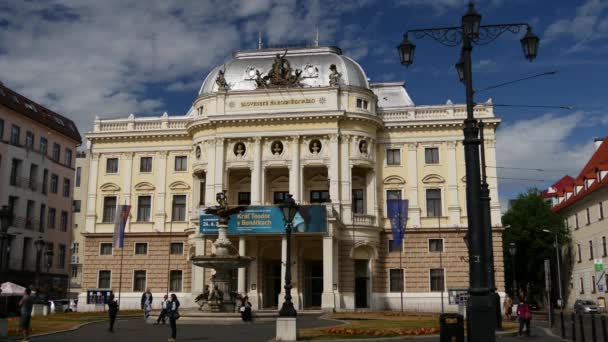 ブラチスラバのスロバキア国立劇場スロバキア — ストック動画