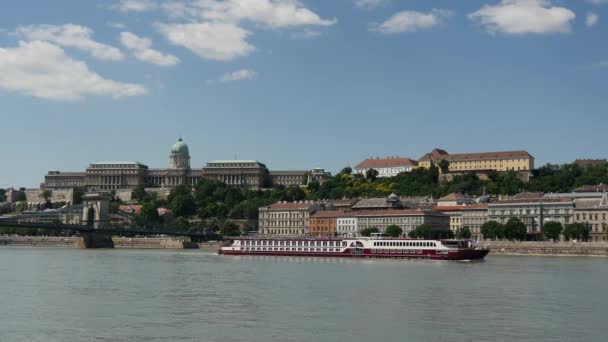 Cruiseschip Aan Donau Boedapest Hongarije — Stockvideo