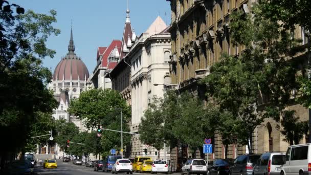 Движение Перед Зданием Парламента Венгрии Будапеште Венгрия — стоковое видео