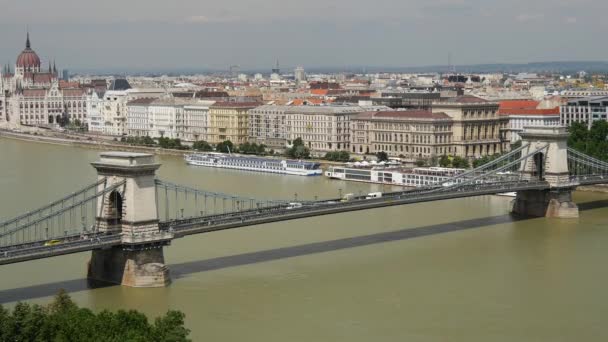 Řetězový Most Szechenyi Budínského Hradu Dunaje Který Odděluje Budu Pešť — Stock video