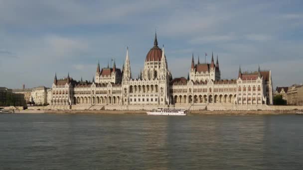 Časová Prodleva Trajektů Budovy Maďarského Parlamentu Dunaje Budapešti Maďarsko — Stock video