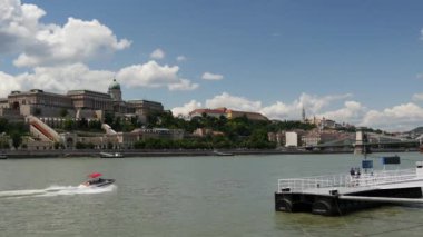 Budapeşte, Macaristan 'daki Tuna kıyısındaki Buda Kalesi