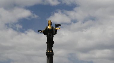 Sofya 'daki Aziz Sofya Heykeli' nden zaman aşımı