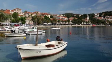 Cavtat Hırvatistan 'daki limanda tekneler