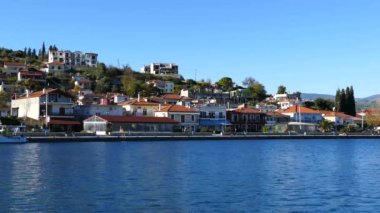 Yunanistan 'ın Achillio köyündeki Yunan evleri