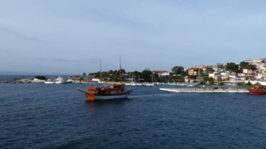 Yunanistan 'ın Neo Marmaras çevresindeki Akdeniz' de seyir gemisi