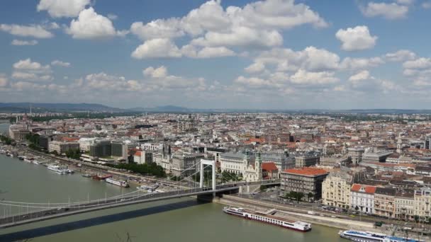 ブダペストのゲレルト ヒルからドナウ川からの時間経過ハンガリー — ストック動画