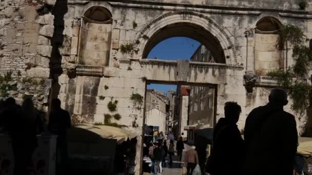 Inclinado Desde Antigua Muralla Catedral San Domnio Split Croacia — Vídeos de Stock