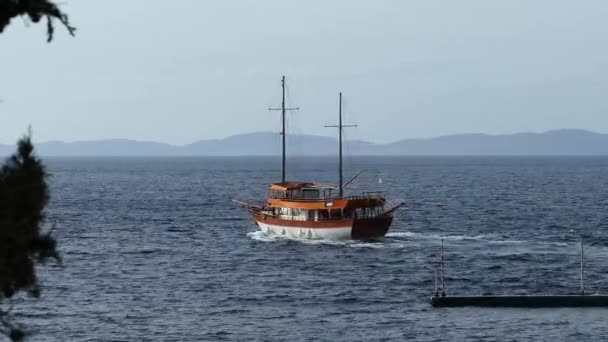 Yunanistan Neo Marmaras Çevresindeki Akdeniz Seyir Gemisi — Stok video