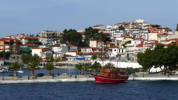 Yunanistan Neo Marmaras Limanında Seyir Gemisi — Stok video