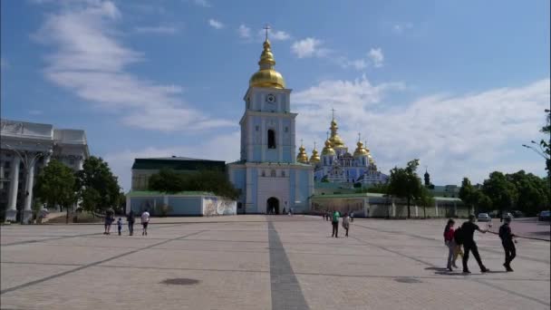 Time Lapse Square Front Michael Golden Domed Monastery Kiev Ucrania — Vídeo de stock