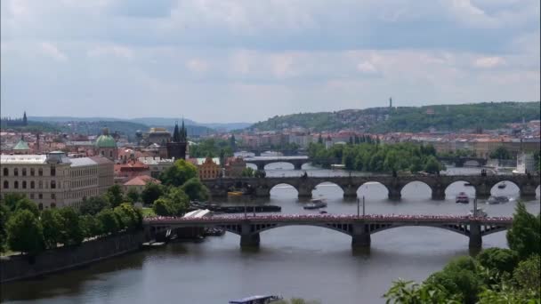 Czas Upływa Różowej Wstążki Tłum Spacery Nad Manesuv Most Most — Wideo stockowe