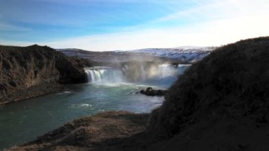 İzlanda 'daki Godafoss şelalesinden zaman kayması