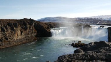 İzlanda 'da Godafoss şelalesi