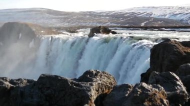 İzlanda 'daki Godafoss şelalesinden Pan