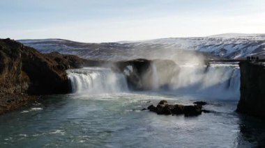 İzlanda 'da Godafoss şelalesi