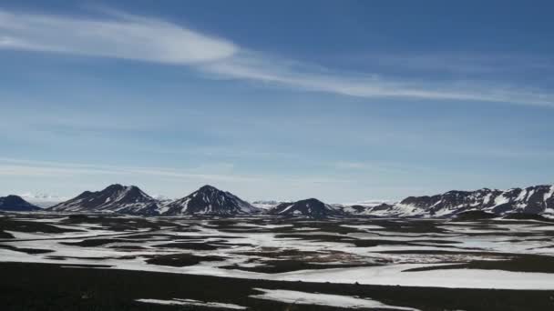 Pan Från Snöigt Landskap Med Askja Vulkan Island — Stockvideo