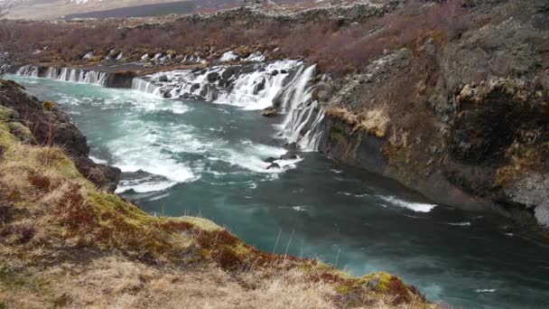 Watervallen Van Hraunfossar Het Westen Van Ijsland — Stockvideo