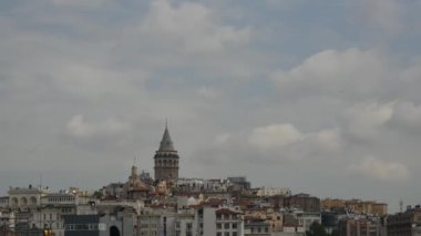 İstanbul 'daki Galata kulesi ve Galata semtinin zaman aşımı