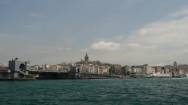 İstanbul 'daki Galata Köprüsü ve Altın Boynuz' un zaman aşımı