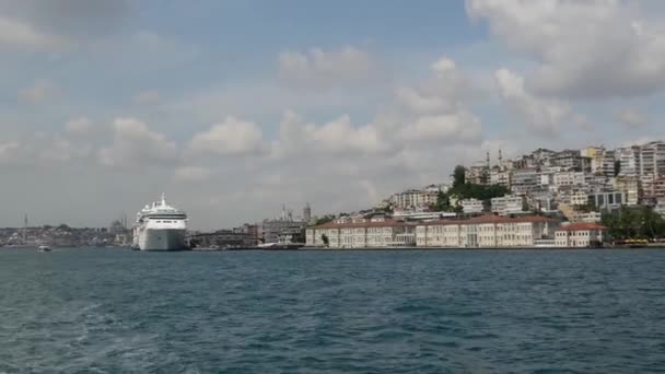 Nueva Mezquita Ferries Desde Puente Atatruk Estambul Turquía — Vídeos de Stock