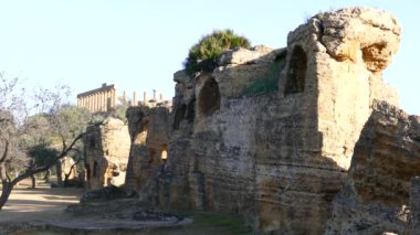 Juno Tapınağı, İtalya 'nın Agrigento kentindeki MÖ 5. yüzyıl Yunan tapınağı.