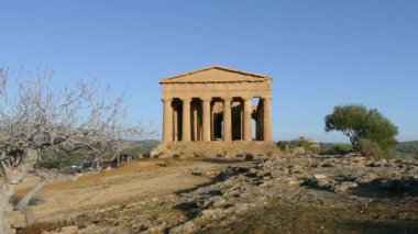 Juno Tapınağı, İtalya 'nın Agrigento kentindeki MÖ 5. yüzyıl Yunan tapınağı.