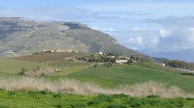 İtalya 'daki Segesta Doric tapınağından görüntü