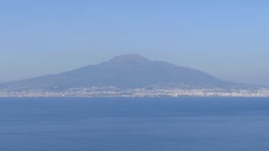 Vezüv Dağı, İtalya 'daki Vico Ekvator' da Marina di Equa 'dan görüldü.