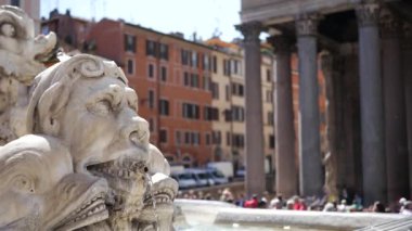 Roma 'daki Pantheon yazı tipinden zaman aşımı