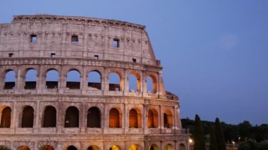 Roma 'daki Colosseum' dan günbatımında zaman aşımı