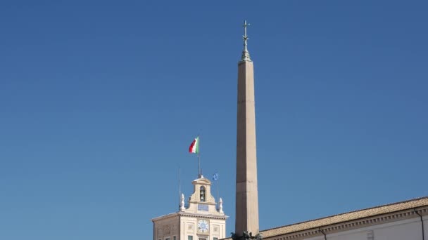 Obelisk Przed Pałacem Kwirynalskim Obecna Oficjalna Rezydencja Prezydenta Republiki Włoskiej — Wideo stockowe