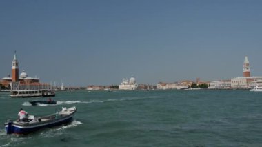 Bacino S. Marco kanalı Venedik İtalya 'da tekneli.