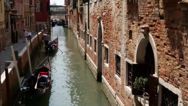 Gondel Einem Engen Kanal Venedig Italien — Stockvideo