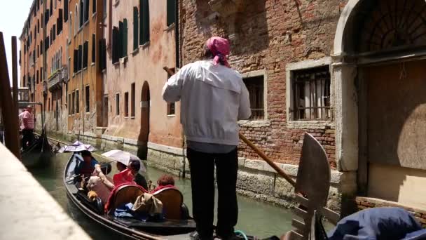 Гондолы Канале Венеции Италия — стоковое видео