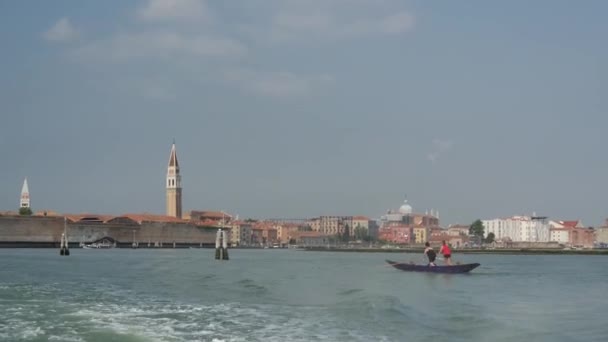 从经过划船运动员的渡口看威尼斯意大利 — 图库视频影像