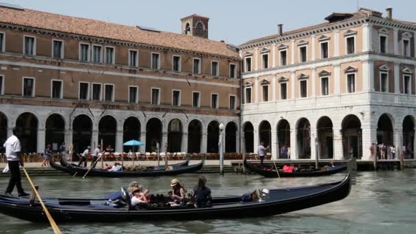 Gondalas Frente Campo Erberia Venecia Italia — Vídeos de Stock